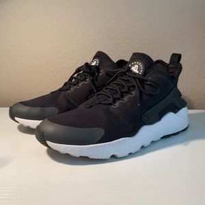 Black Nike Air Huarache